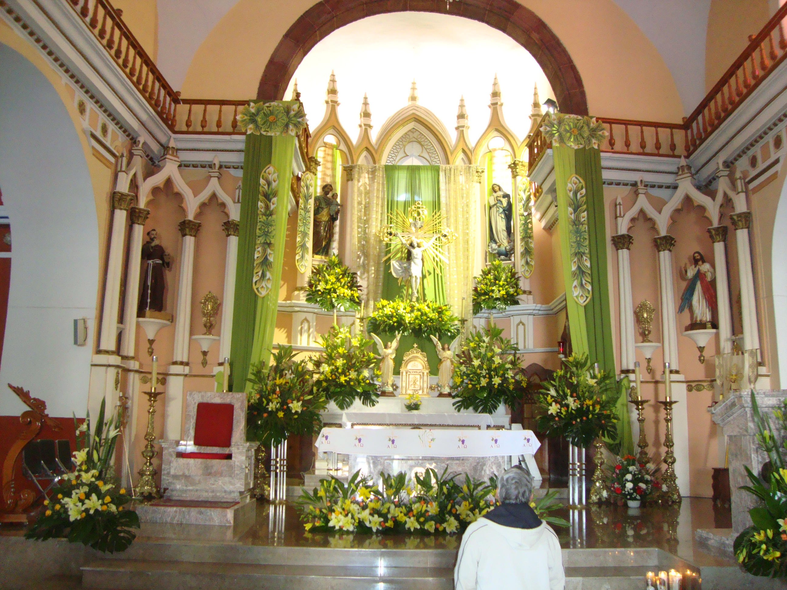 INTERIOR DEL TEMPLO DEL SEÑOR DEL MONTE, EN LOS AÑOS 1980