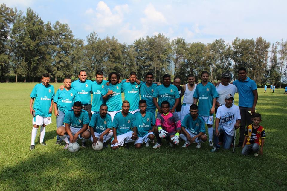 ENTREGA DE UNIFORMES DEPORTIVOS,EN EL MOLINO
