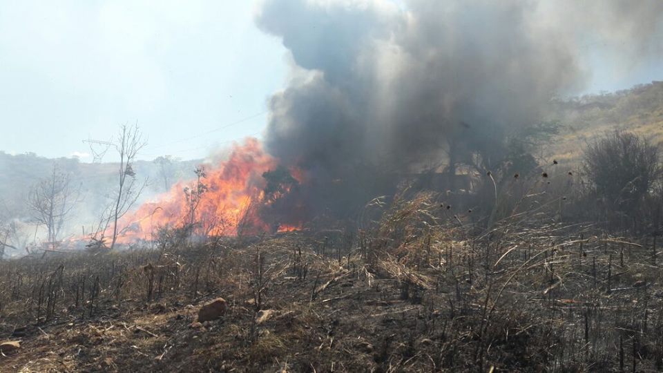 INCENDIO EN EL PREDIO LA CANTERA,CAMINO AL VERTEDERO MUNICPAL