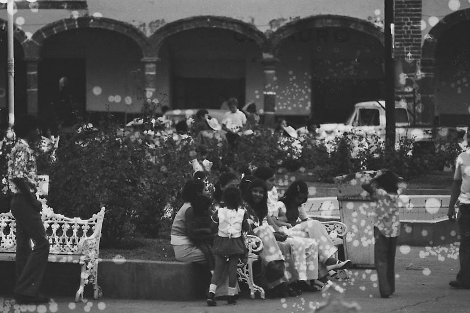 PLAZA PRINCIPAL JOCOTEPEC AÑO 1970 APROX. FOTO DE JHON FROST