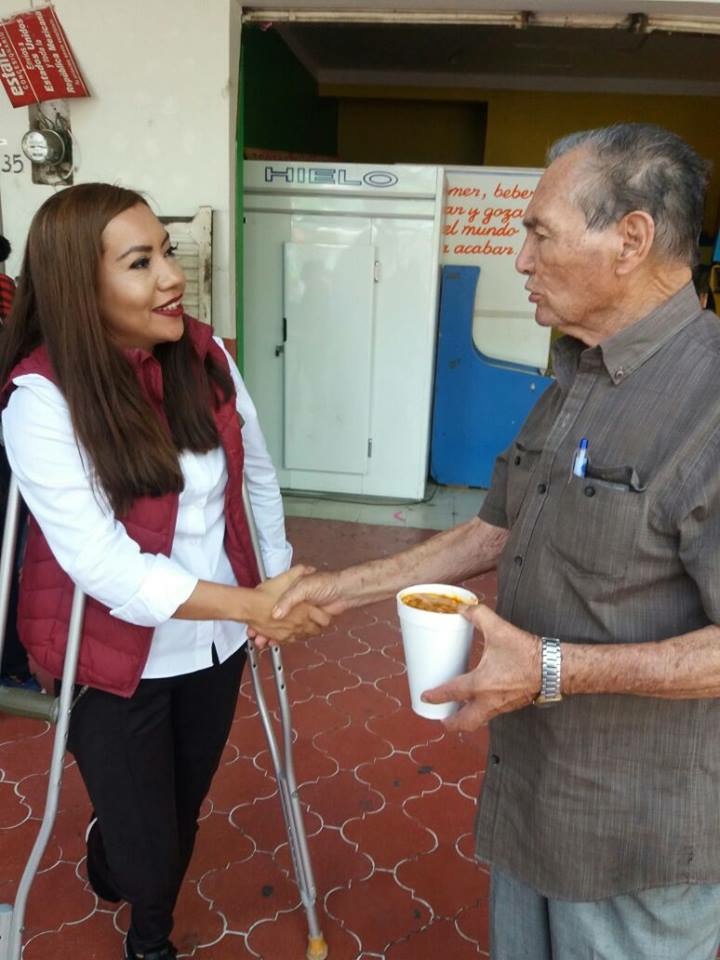 JULIA VALENCIA,EN LOS PORTALES DE JOCOTEPEC,JAL.