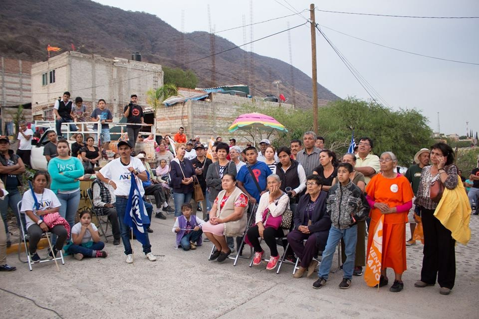 José Miguel Gomez López visitando el barrio del carrizal