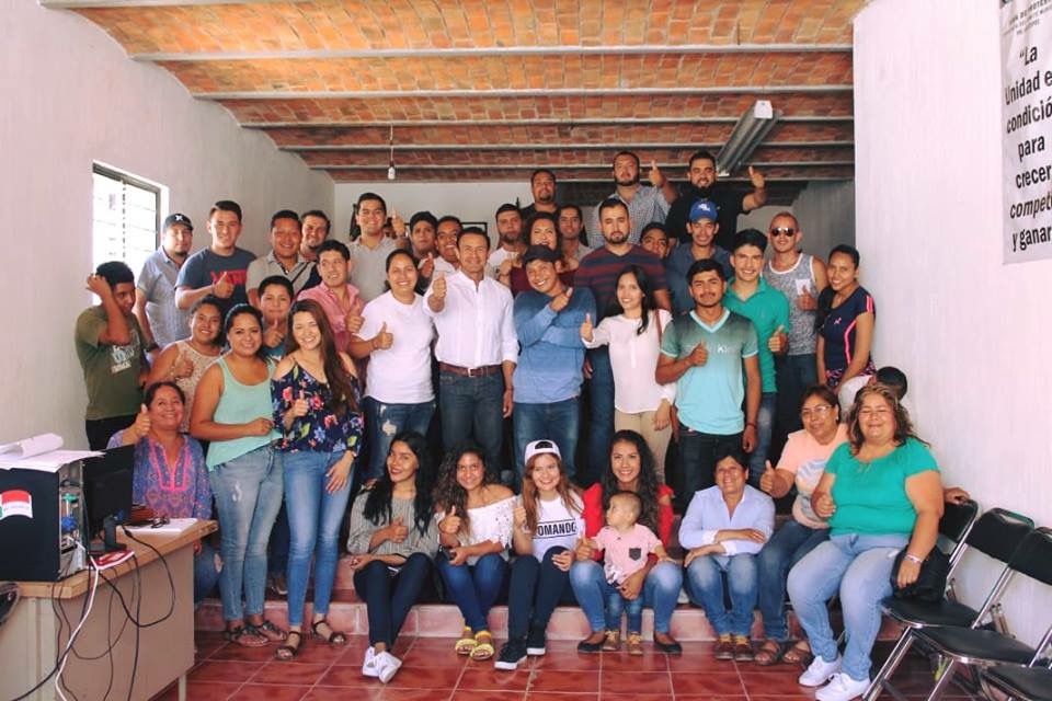 HÉCTOR HUERTA SE REÚNE CON JÓVENES