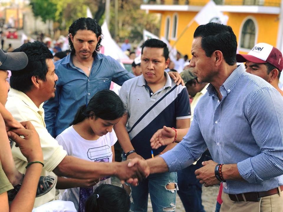 Héctor Huerta en el barrio de la hielera
