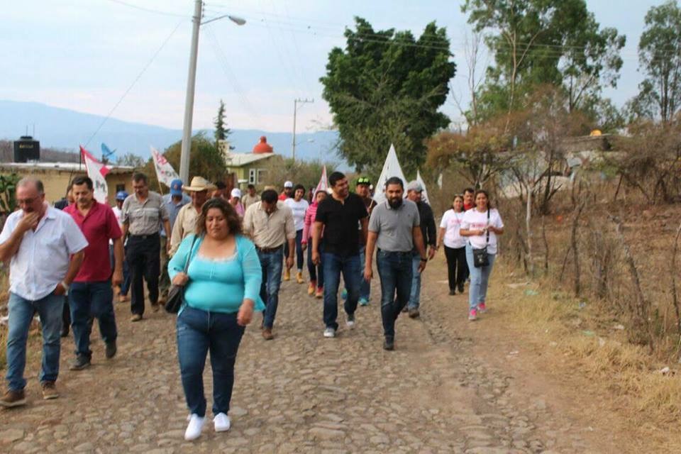 HECTOR HUERTA,DE VISITA EN EL SAUZ