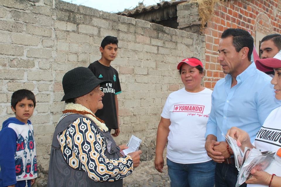 Héctor Huerta visitando San Pedro Tesistán