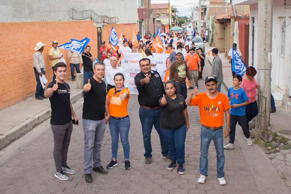 JOSÉ MIGUEL EN CALLES DE JOCOTEPEC AYER,12 DE JUNIO,CON CHUY CABRERA CANDIDATO A DIPUTAD LOCA DISTRITO 17