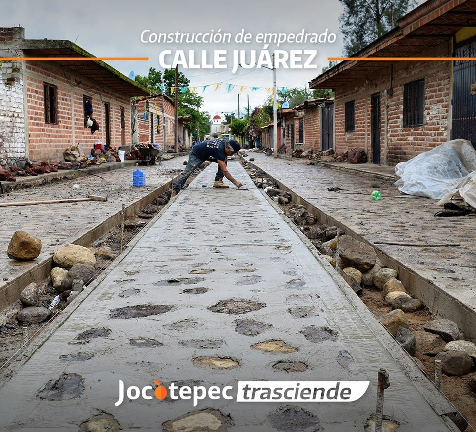 Empedrado en cemento ahogado em Huejotitan