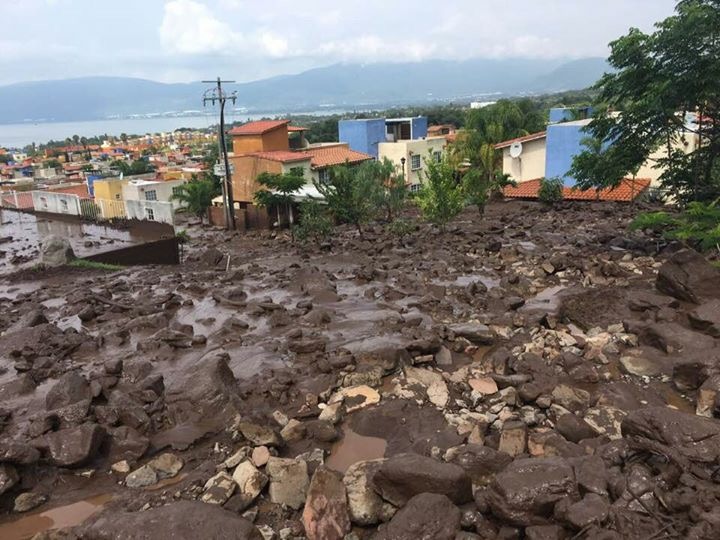 DESASTRE EN FRACCIONAMIENTO SENDEROS DEL LAGO,JOCOTEPEC