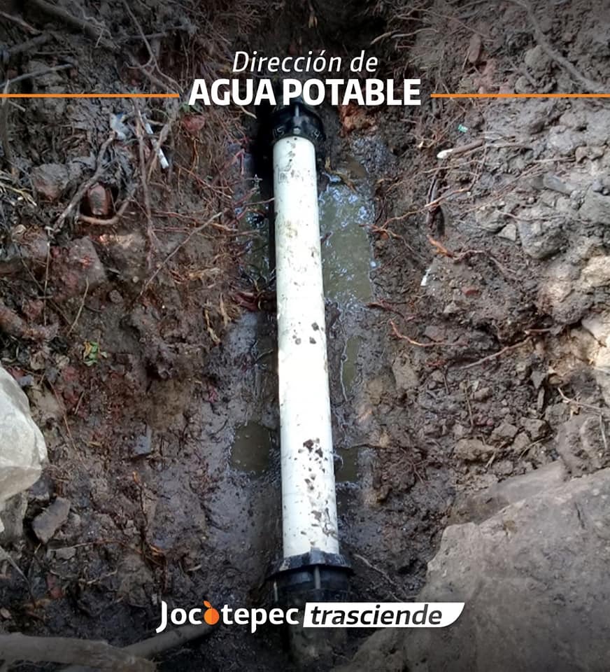 Se atiende fuga de agua en Huejotitan