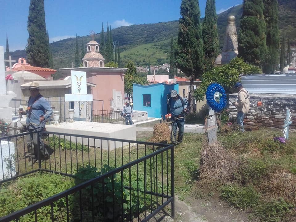 Limpieza y Mantenimiento,en el panteón de Jocotepec