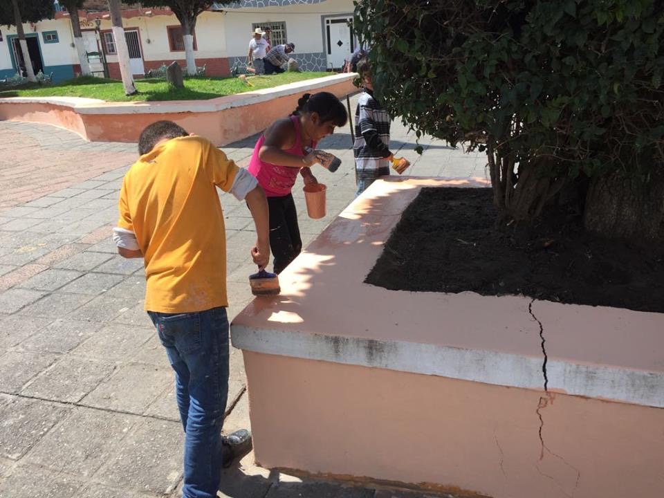 Trabajando en aseo,plaza de Potrerillos