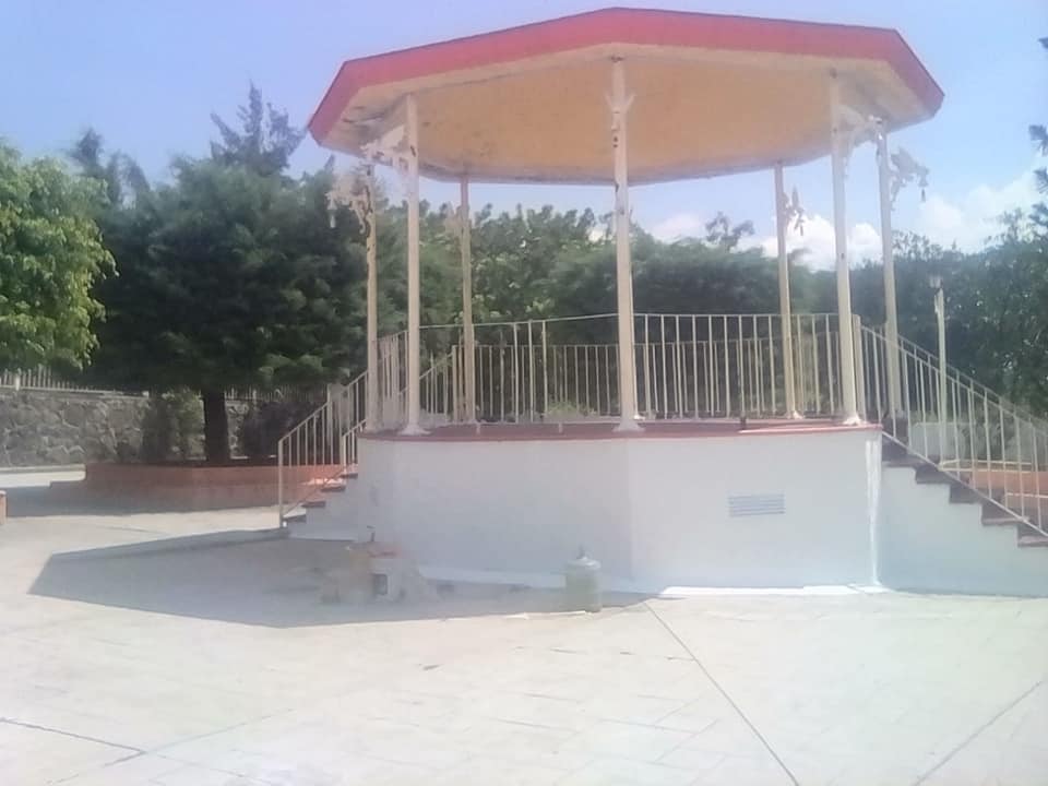 TRABAJOS DE MANTENIMIENTO EN LA PLAZA DE SAN LUCIANO