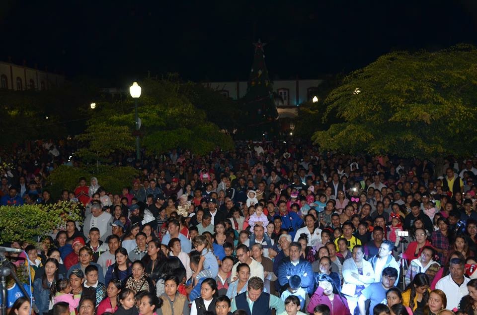 Todo un éxito,la caravana Coca-Cola,en Jocotepec Jalisco