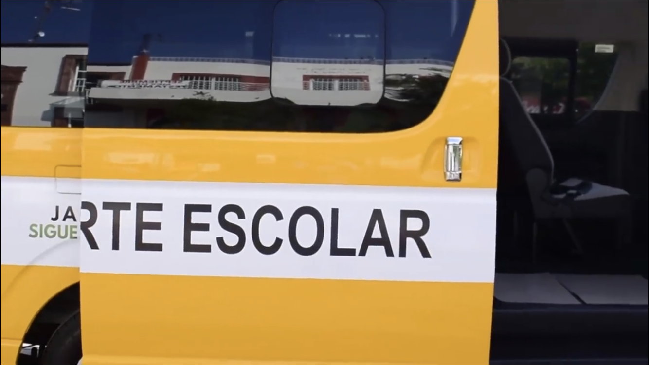 El Ayuntamiento de Jocotepec,gestiona un mini transporte escolar