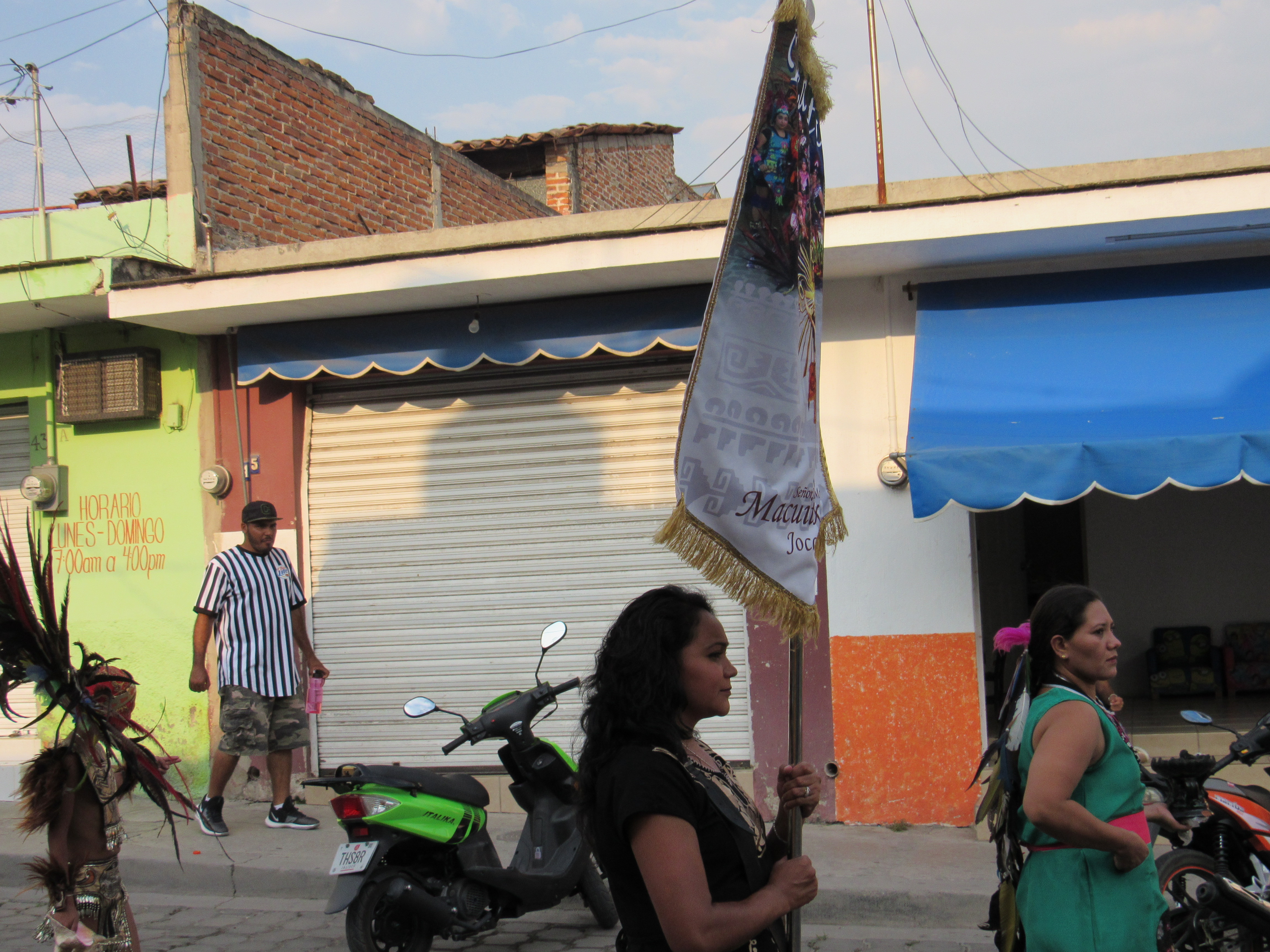 Cuarto dia de novenario.Gobierno y el chante