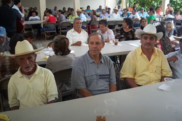 Recuerdos: convivencia de jóvenes de la tercera edad en Zapotitán